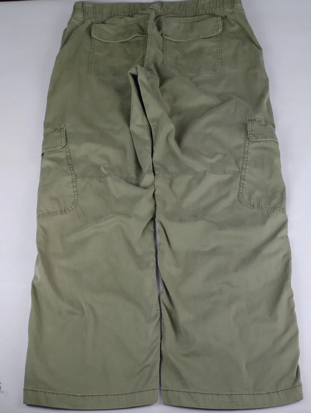 Hollister Men's Cargo Pants in Olive Green.